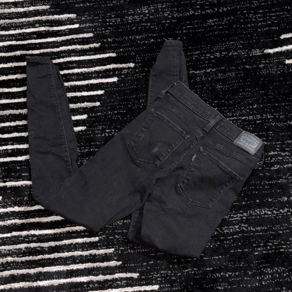 Levi's Classic Black Skinny Jeans for Women